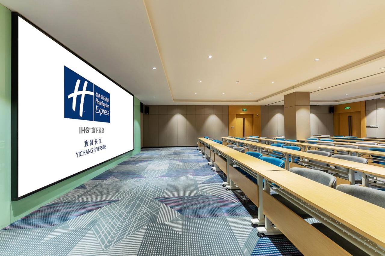 Holiday Inn Express Yichang Riverside By Ihg Екстериор снимка