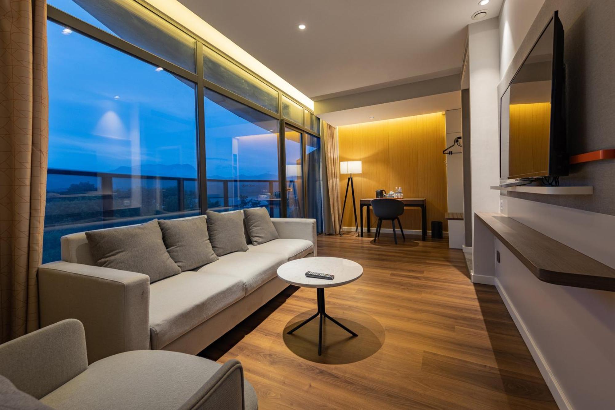 Holiday Inn Express Yichang Riverside By Ihg Екстериор снимка